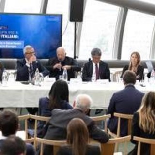 Ue, ricerca Socialcom: fiducia in istituzioni europee può crescere ma norme e burocrazia restano un punto debole Ue, ricerca Socialcom: fiducia in istituzioni europee può crescere ma norme e burocrazia restano un punto debole