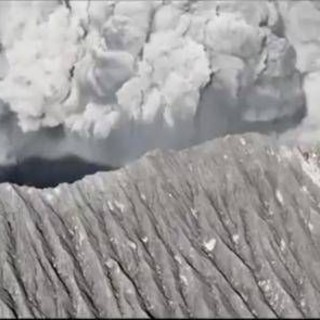 Vulcano erutta in Indonesia, muoiono tre escursionisti sul monte Dukono Vulcano erutta in Indonesia, muoiono tre escursionisti sul monte Dukono