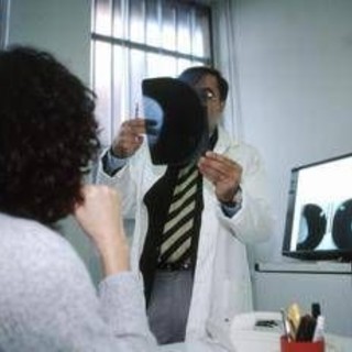 Tumori, al Sud 15% donne cambia regione per chirurgia seno, punte del 50% in Calabria