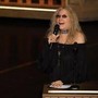 Barbra Streisand commuove agli Oscar 2026: in ricordo di Robert Redford canta 'The Way We Were'