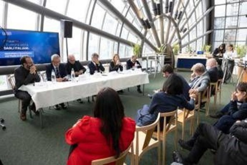 Ricerca Socialcom, italiani positivi su Made in Europe Ricerca Socialcom, italiani positivi su Made in Europe
