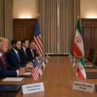 "Dov'è l'Iran?", Trump e i negoziati flop: Teheran sfotte con video AI