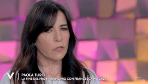 Paola Turci, la molestia a 13 anni e la separazione da Pascale: "Potevo evitare di sposarmi" Paola Turci, la molestia a 13 anni e la separazione da Pascale: "Potevo evitare di sposarmi"