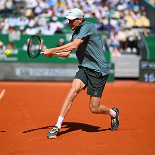 A Montecarlo Sinner piega Auger-Aliassime, è in semifinale contro Zverev