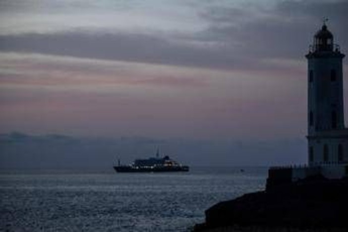 Hantavirus crociera, evacuazioni via Capo Verde delle persone sintomatiche e Spagna accoglierà nave alle Canarie Hantavirus crociera, evacuazioni via Capo Verde delle persone sintomatiche e Spagna accoglierà nave alle Canarie