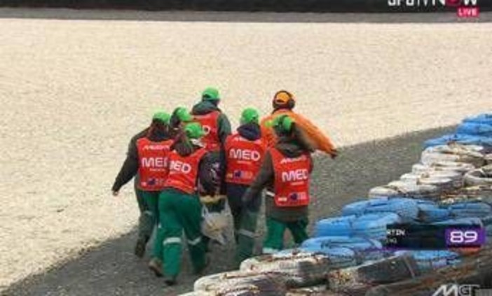MotoGp, Martin cade e in pista entra la barella: cos'è successo MotoGp, Martin cade e in pista entra la barella: cos'è successo