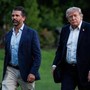 Trump non andrà alle nozze del figlio Don jr: "Momento cruciale, devo stare alla Casa Bianca" Trump non andrà alle nozze del figlio Don jr: "Momento cruciale, devo stare alla Casa Bianca"