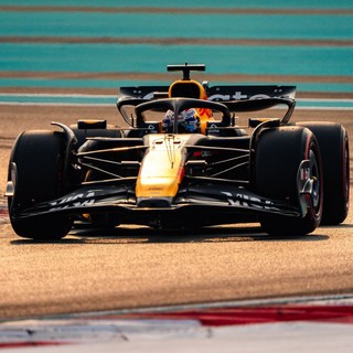 Verstappen in pole ad Abu Dhabi davanti a Norris e Piastri