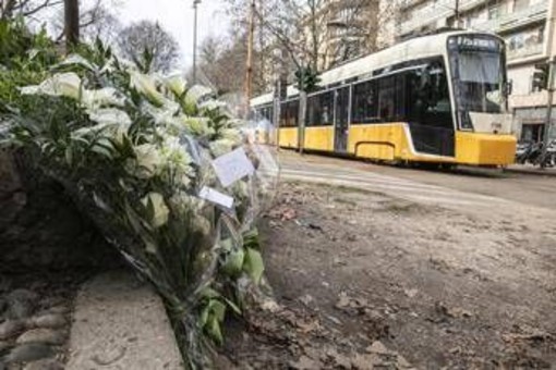 Tram deragliato a Milano: focus su telefono autista, scatola nera e protocollo