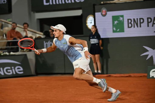 Arnaldi in semifinale con Cobolli a Parigi, Berrettini costretto al ritiro Arnaldi in semifinale con Cobolli a Parigi, Berrettini costretto al ritiro