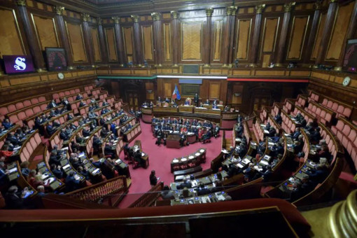 Manovra, via libera dal Senato alla fiducia sul maxiemendamento Manovra, via libera dal Senato alla fiducia sul maxiemendamento