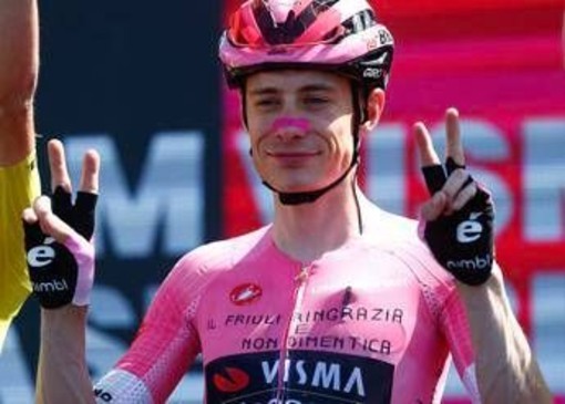 Giro d'italia, Vingegaard si impone a Piancavallo e ipoteca la vittoria finale Giro d'italia, Vingegaard si impone a Piancavallo e ipoteca la vittoria finale