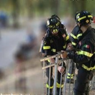 Paura a Pordenone, bimbo di 2 anni incastrato con la testa nella ringhiera del parco giochi: soccorso Paura a Pordenone, bimbo di 2 anni incastrato con la testa nella ringhiera del parco giochi: soccorso