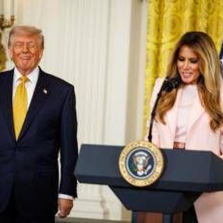 Melania Trump cita l''empatia' del marito: scattano le risate alla Casa Bianca Melania Trump cita l''empatia' del marito: scattano le risate alla Casa Bianca