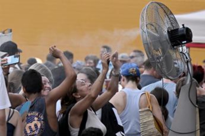 L'afa stringe la morsa sull'Italia, oggi 5 città in massima allerta caldo L'afa stringe la morsa sull'Italia, oggi 5 città in massima allerta caldo