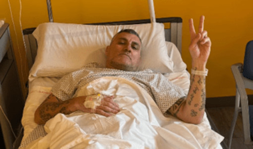 Bobo Vieri in ospedale, come sta dopo l'intervento al ginocchio Bobo Vieri in ospedale, come sta dopo l'intervento al ginocchio