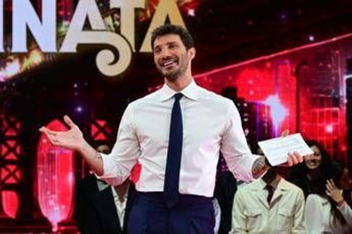 Ascolti tv, 25 marzo: vince De Martino con 'Step' su Rai 2 Ascolti tv, 25 marzo: vince De Martino con 'Step' su Rai 2