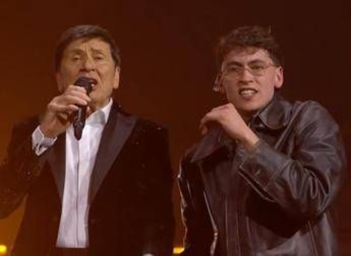 Sanremo 2026, canta Tredici Pietro e a sorpresa arriva... Gianni Morandi Sanremo 2026, canta Tredici Pietro e a sorpresa arriva... Gianni Morandi