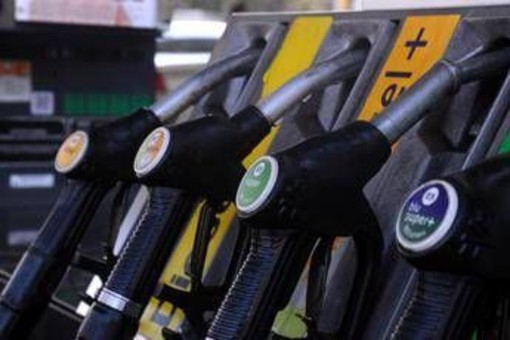 Carburanti, prezzi oggi in calo: sale solo la benzina in autostrada Carburanti, prezzi oggi in calo: sale solo la benzina in autostrada