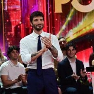 'Anche Stasera tutto è possibile', oggi puntata speciale dello show condotto da De Martino