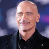 Sanremo 2026, Eros Ramazzotti ospite della terza serata: duetto con Alicia Keys