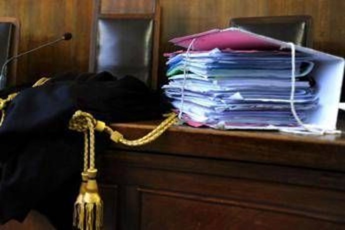 Uccise il vicino che gli stava demolendo casa con la ruspa, assolto per legittima difesa Uccise il vicino che gli stava demolendo casa con la ruspa, assolto per legittima difesa