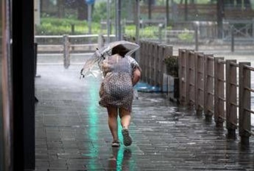 Italia tra sole e acquazzoni, più caldo ma arriva la pioggia: le previsioni meteo Italia tra sole e acquazzoni, più caldo ma arriva la pioggia: le previsioni meteo