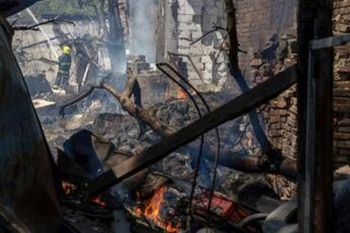 Ucraina, nuovo attacco della Russia contro porto di Odessa: un morto Ucraina, nuovo attacco della Russia contro porto di Odessa: un morto