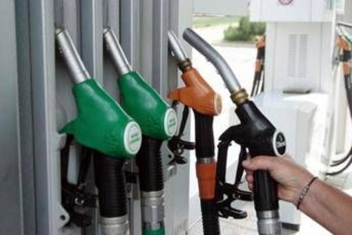 Diesel, sale ancora il prezzo: è il più alto da quasi un anno a questa parte Diesel, sale ancora il prezzo: è il più alto da quasi un anno a questa parte