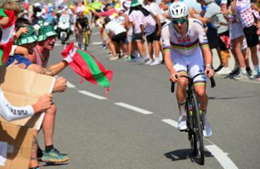 Tour de France, Pogacar domina la sesta tappa e riconquista la maglia gialla Tour de France, Pogacar domina la sesta tappa e riconquista la maglia gialla