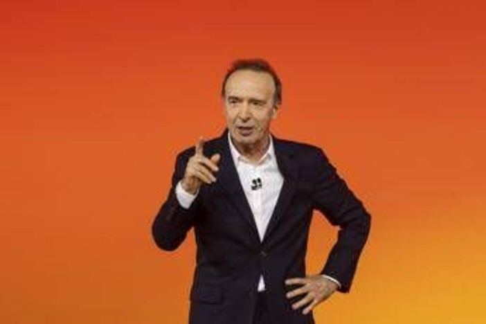 Ascolti tv, successo per Benigni: quasi 4 milioni per 'Pietro' su Rai1 Ascolti tv, successo per Benigni: quasi 4 milioni per 'Pietro' su Rai1