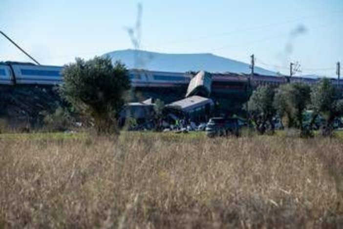 Scontro tra treni in Spagna, possibile errore umano: cosa si sa Scontro tra treni in Spagna, possibile errore umano: cosa si sa