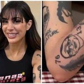 Dopo Sanremo Cleo delle Bambole di Pezza si tatua Carlo Conti: "Mi ha cambiato la vita" Dopo Sanremo Cleo delle Bambole di Pezza si tatua Carlo Conti: "Mi ha cambiato la vita"