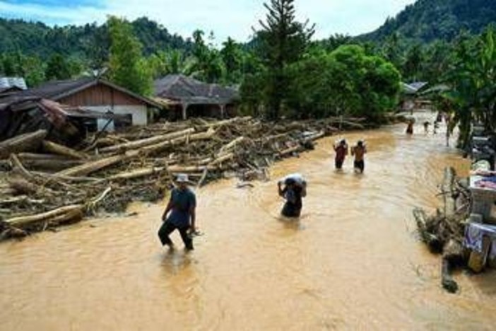 Asia, sud-est in ginocchio per alluvioni: 1.300 vittime ed emergenza cibo