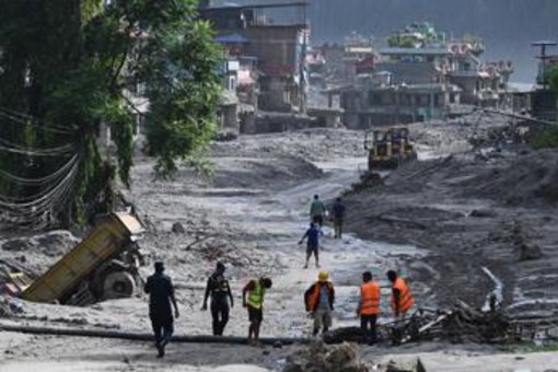 Alluvione in Nepal, 750 morti e oltre tremila dispersi nel fango: avanti i soccorsi Alluvione in Nepal, 750 morti e oltre tremila dispersi nel fango: avanti i soccorsi