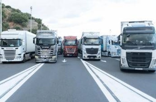 Protesta Tir e agricoltori, oggi Consiglio dei ministri: governo prepara decreto con risorse Protesta Tir e agricoltori, oggi Consiglio dei ministri: governo prepara decreto con risorse