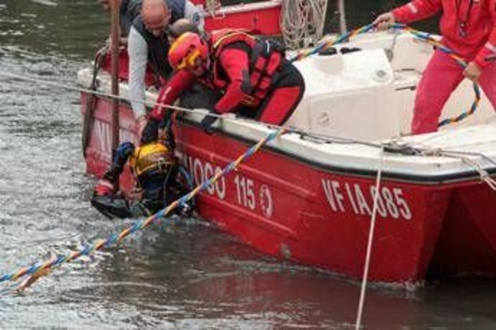 Minivan finisce in un canale, tre morti a Chioggia Minivan finisce in un canale, tre morti a Chioggia