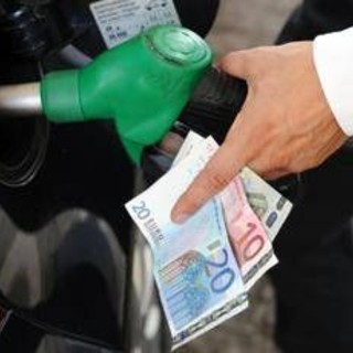 Prezzi carburanti, benzina mai così alta da ottobre 2023. Oggi Cdm per nuove misure Prezzi carburanti, benzina mai così alta da ottobre 2023. Oggi Cdm per nuove misure
