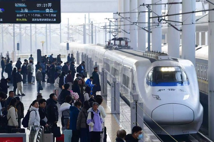 Cina, picco di spostamenti transfrontalieri per il Primo Maggio