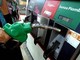 Caro carburanti, Eni: "Da lunedì un tetto ai prezzi di benzina e gasolio per 30 giorni" Caro carburanti, Eni: "Da lunedì un tetto ai prezzi di benzina e gasolio per 30 giorni"