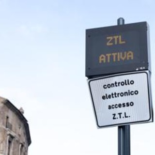Roma, caos parcheggi quando giocano Roma e Lazio: il Campidoglio lancia ipotesi Ztl per Olimpico Roma, caos parcheggi quando giocano Roma e Lazio: il Campidoglio lancia ipotesi Ztl per Olimpico
