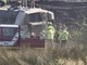 Deraglia treno nell'East Sussex: passeggeri intrappolati, soccorsi al lavoro Deraglia treno nell'East Sussex: passeggeri intrappolati, soccorsi al lavoro