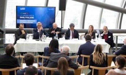 Ue, ricerca Socialcom: fiducia in istituzioni europee può crescere ma norme e burocrazia restano un punto debole Ue, ricerca Socialcom: fiducia in istituzioni europee può crescere ma norme e burocrazia restano un punto debole