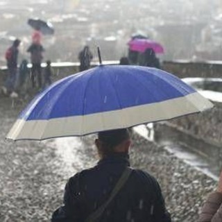 Doppio vortice sull'Italia, pioggia e freddo verso Pasqua: previsioni meteo Doppio vortice sull'Italia, pioggia e freddo verso Pasqua: previsioni meteo