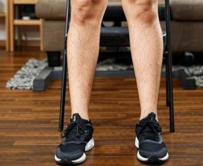 7 minuti per aiutare il cuore, basta una sedia per l'esercizio