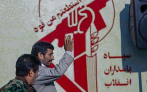 "Incontri segreti del Mossad con Ahmadinejad", il piano di Israele per il cambio di regime in Iran "Incontri segreti del Mossad con Ahmadinejad", il piano di Israele per il cambio di regime in Iran