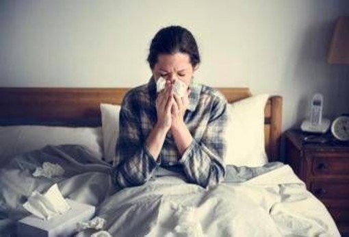 Influenza, come distinguerla e come curarsi tra: sintomi, consigli e... rimedi della nonna Influenza, come distinguerla e come curarsi tra: sintomi, consigli e... rimedi della nonna