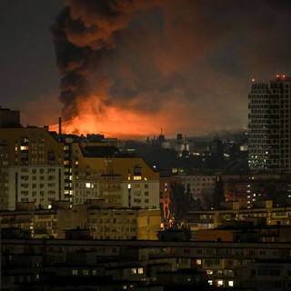 Attacchi russi nella notte vicino Kiev, tre morti tra cui un bambino
