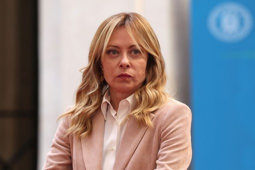 Carburanti, Meloni “Tagliamo 25 centesimi al litro”