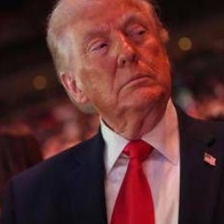 Trump: "Ue non rispetta accordo, dazi su camion e auto aumentano del 25%" Trump: "Ue non rispetta accordo, dazi su camion e auto aumentano del 25%"